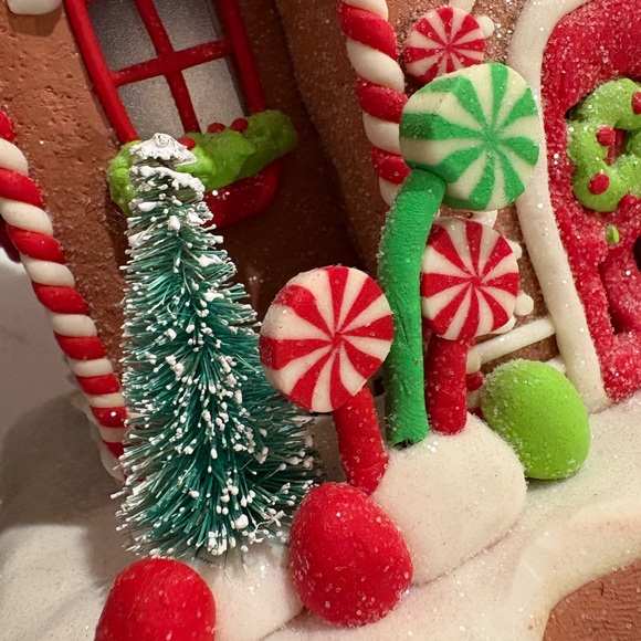 Lit Gingerbread Village Gingerbread Station by
Valerie - Picture 9 of 15